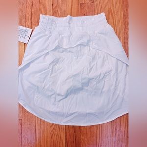 Lululemon hotty hot high rise skirt size 2 (long)